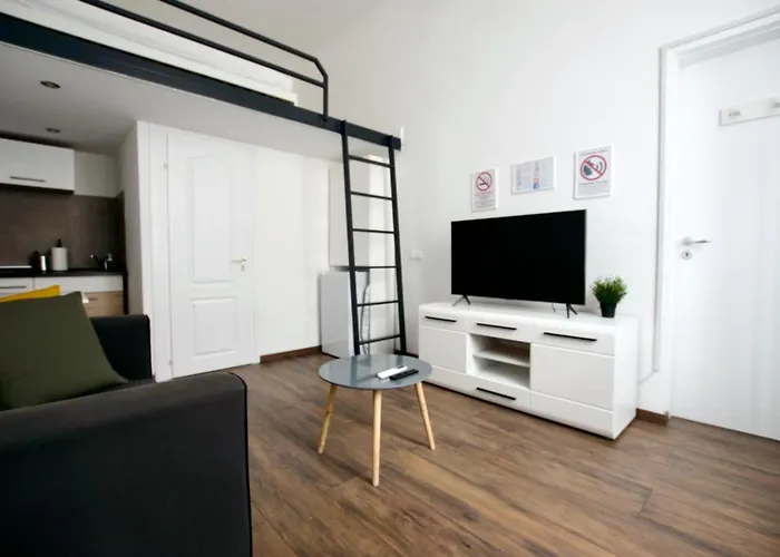 Standard Apartment By Hi5- Bajcsy 63