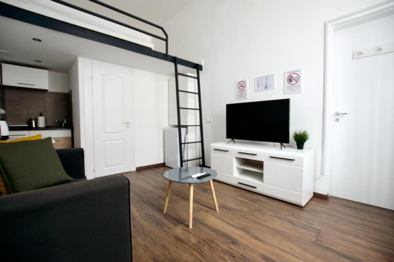 Standard By Hi5- Bajcsy 63 Budapest