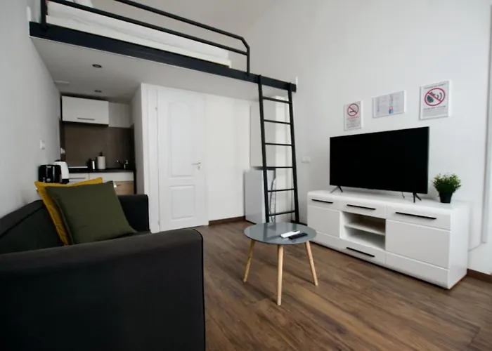 Standard Apartment By Hi5- Bajcsy 63